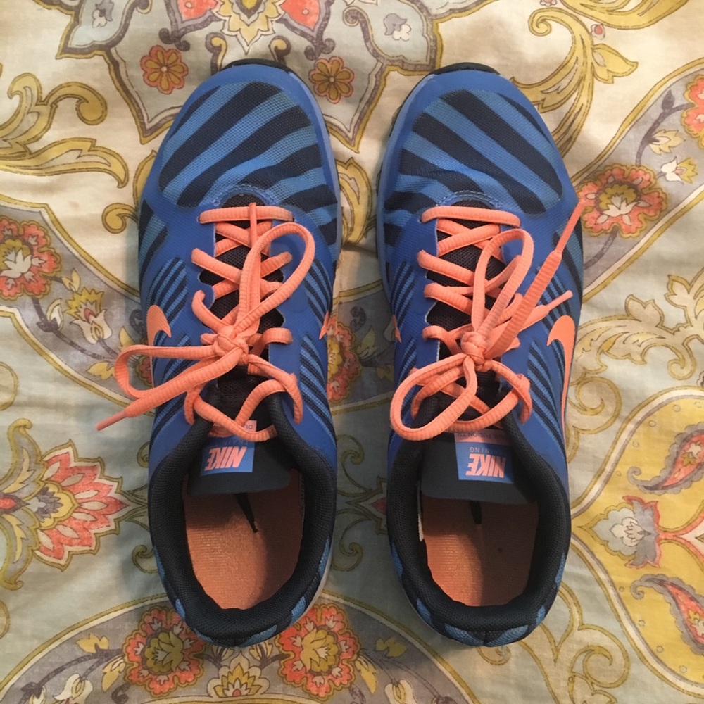Nike tennis shoes